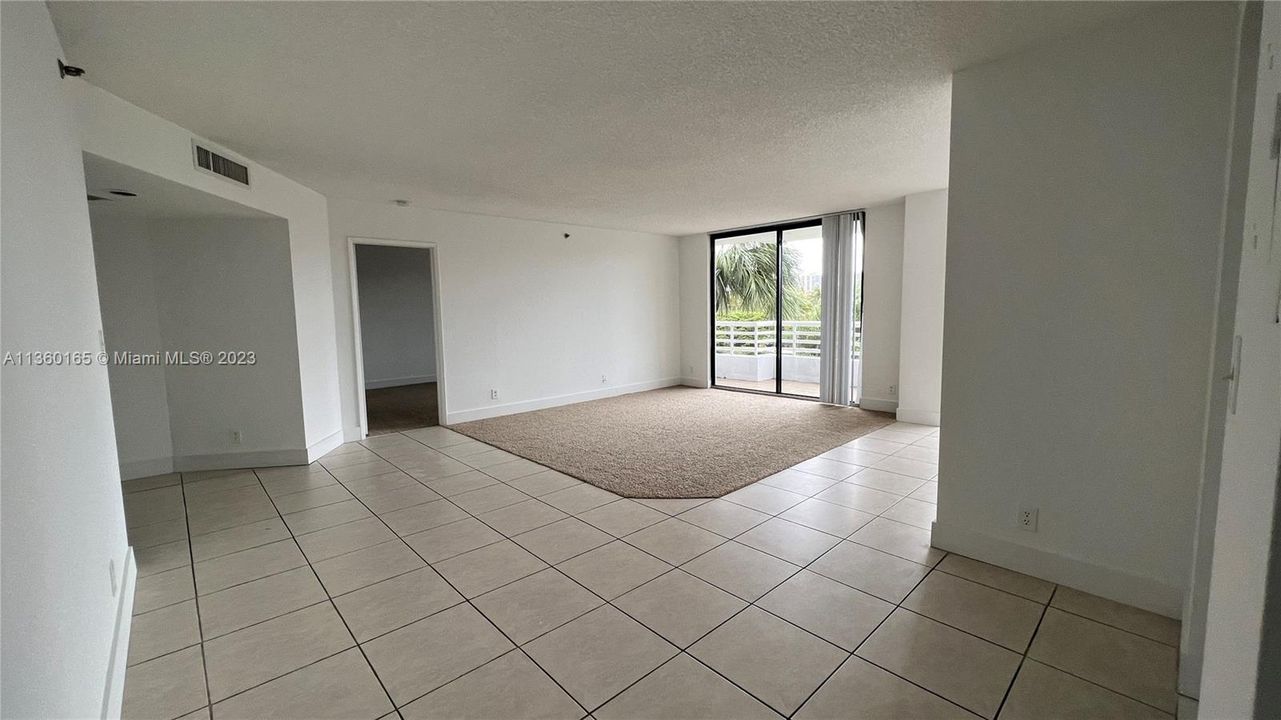 Recently Rented: $3,100 (2 beds, 2 baths, 1181 Square Feet)
