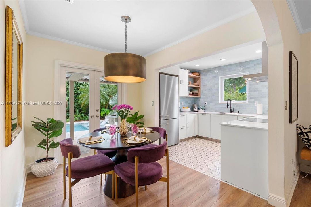 Recently Sold: $899,000 (2 beds, 1 baths, 1081 Square Feet)