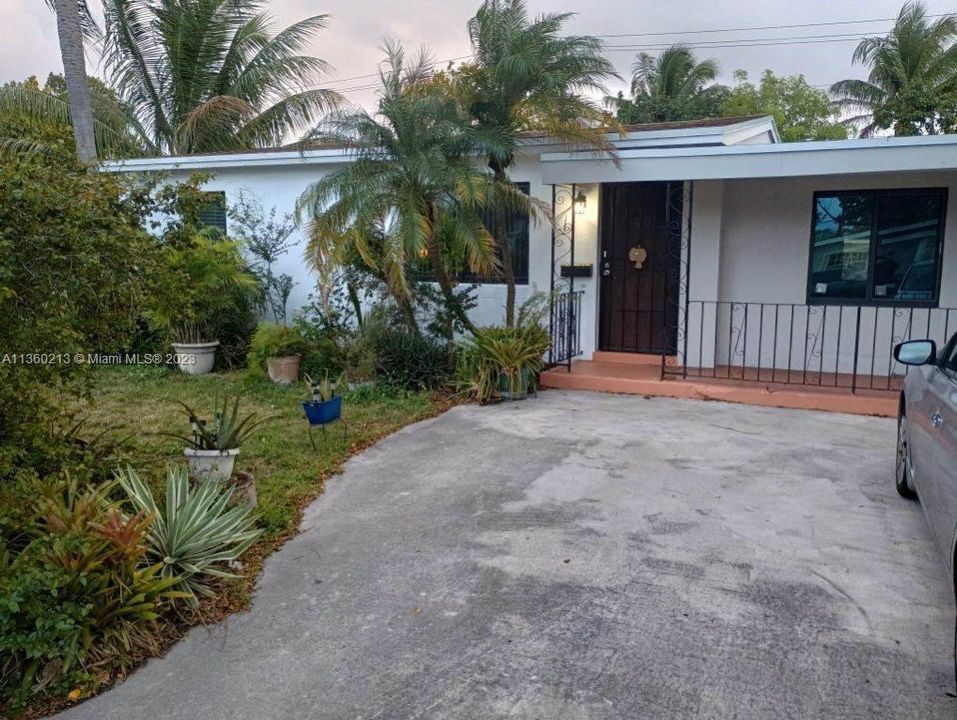 Recently Sold: $565,000 (3 beds, 1 baths, 1764 Square Feet)