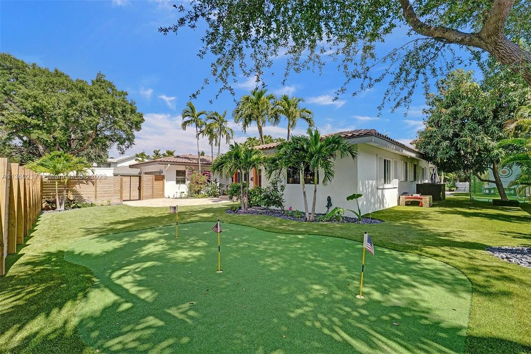 Recently Sold: $2,390,000 (4 beds, 3 baths, 3305 Square Feet)