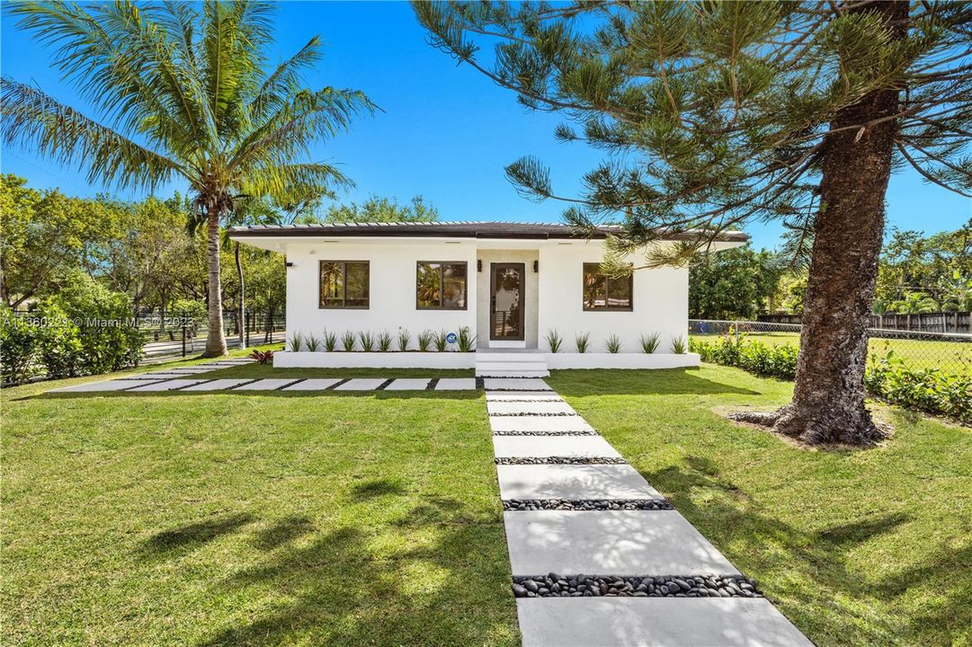 Recently Sold: $1,099,000 (3 beds, 3 baths, 1496 Square Feet)