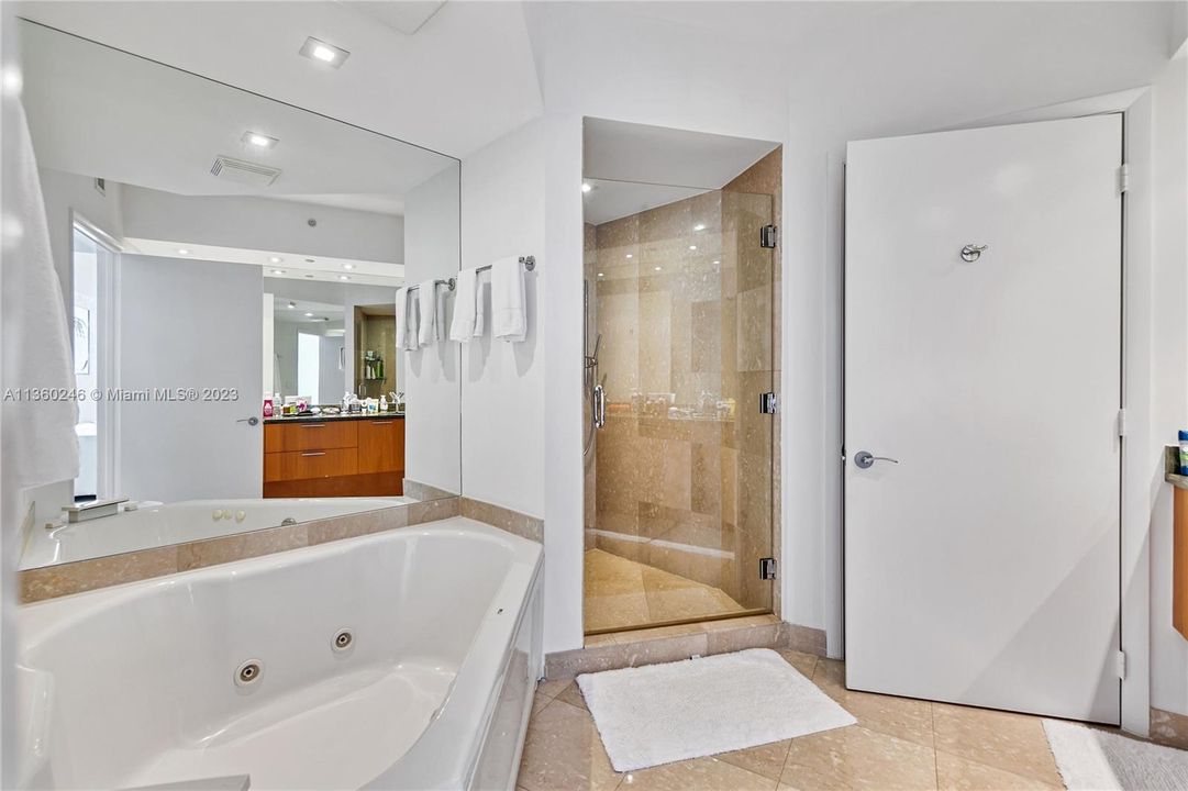 最近租的: $18,000 (4 贝兹, 5 浴室, 3197 平方英尺)