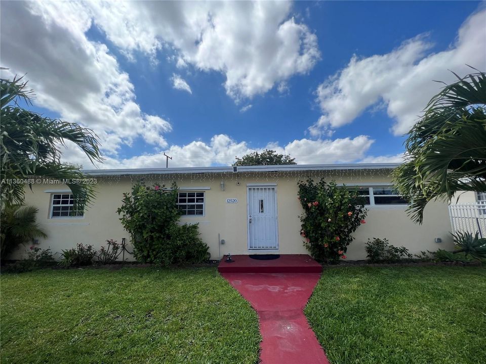Recently Sold: $495,000 (4 beds, 3 baths, 2076 Square Feet)