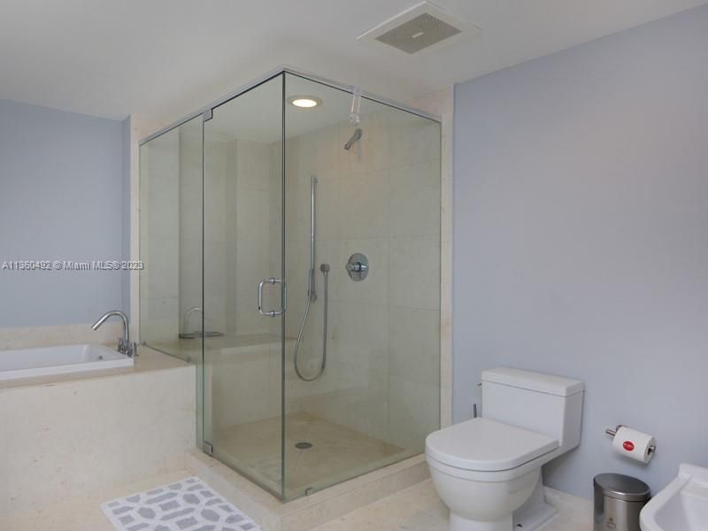 最近租的: $5,750 (2 贝兹, 2 浴室, 1320 平方英尺)