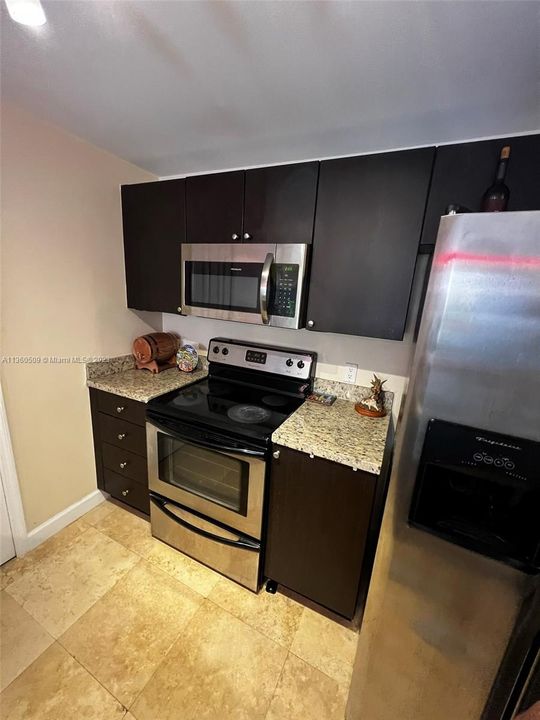 Recently Rented: $2,250 (1 beds, 1 baths, 795 Square Feet)