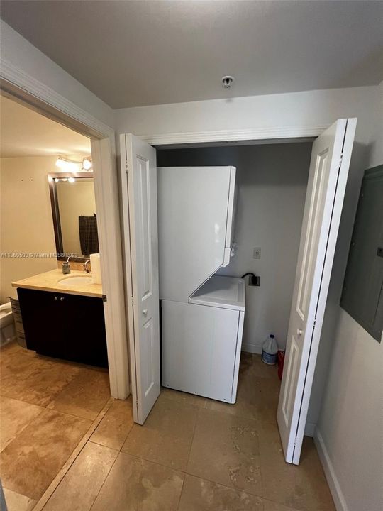 Recently Rented: $2,250 (1 beds, 1 baths, 795 Square Feet)