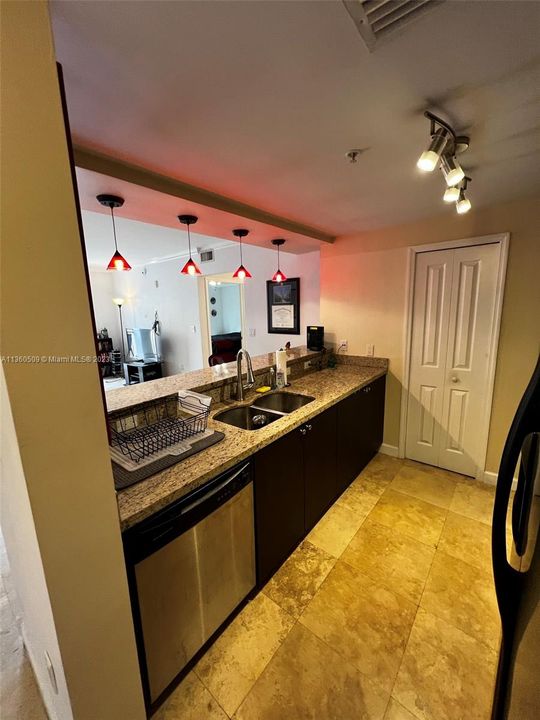 Recently Rented: $2,250 (1 beds, 1 baths, 795 Square Feet)