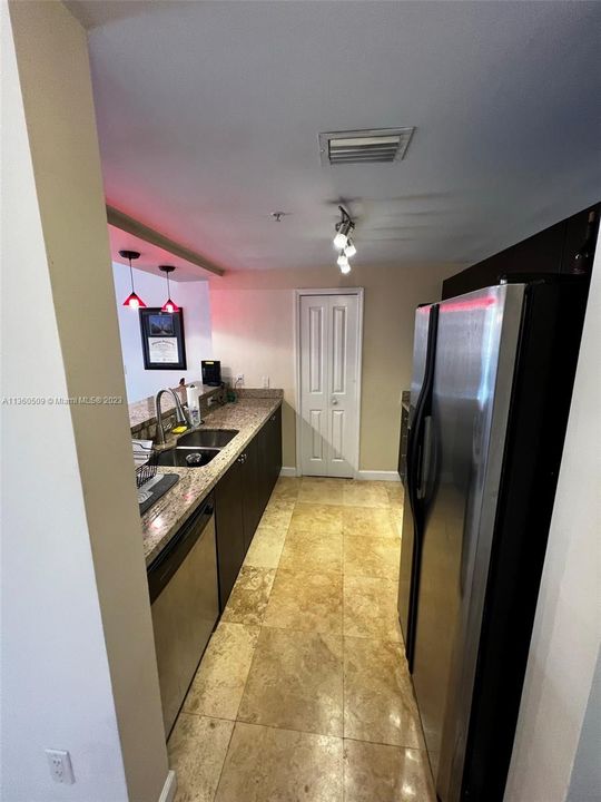 Recently Rented: $2,250 (1 beds, 1 baths, 795 Square Feet)