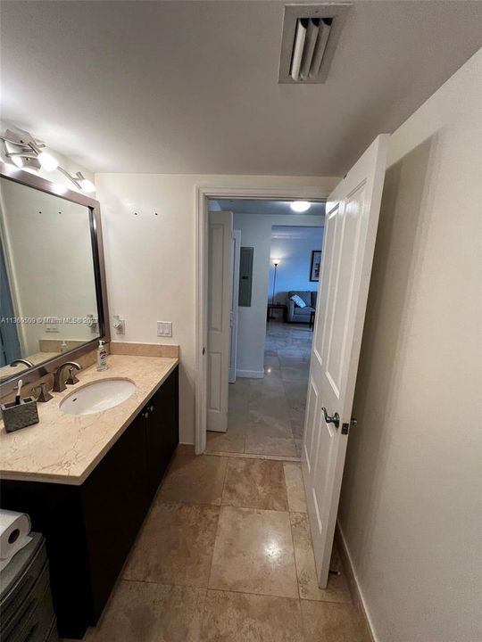 Recently Rented: $2,250 (1 beds, 1 baths, 795 Square Feet)