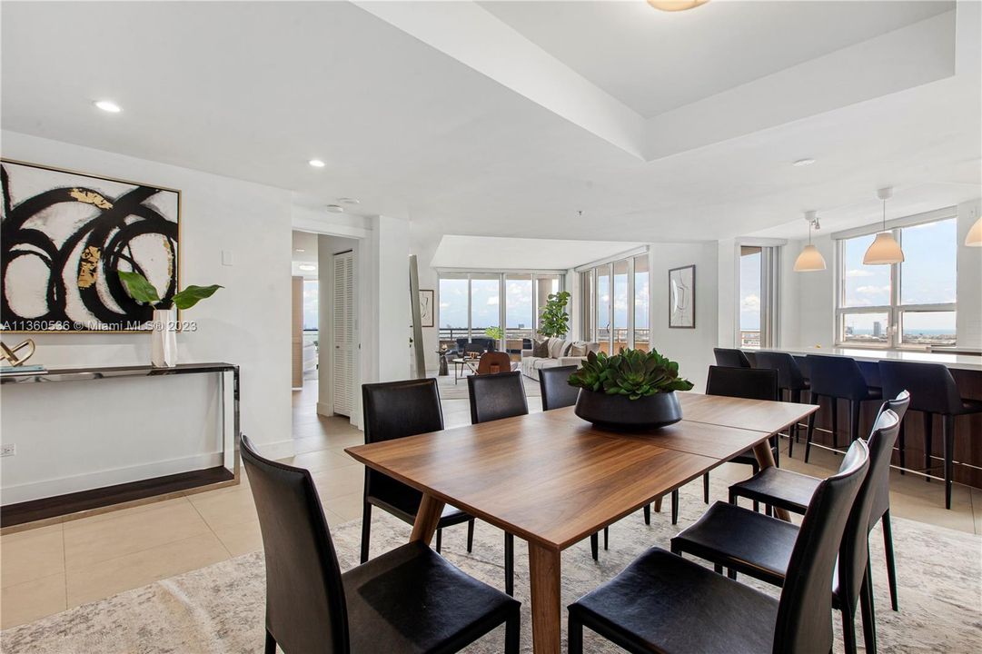 Recently Sold: $2,349,000 (3 beds, 2 baths, 2353 Square Feet)