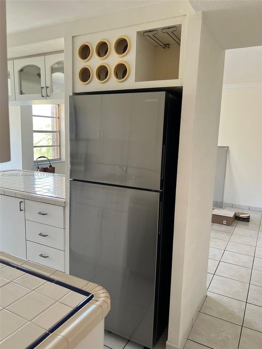 Recently Sold: $220,000 (1 beds, 1 baths, 614 Square Feet)