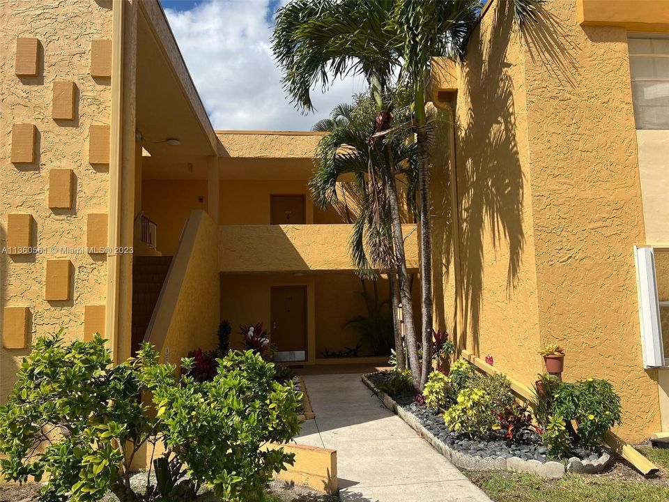Recently Sold: $220,000 (1 beds, 1 baths, 614 Square Feet)