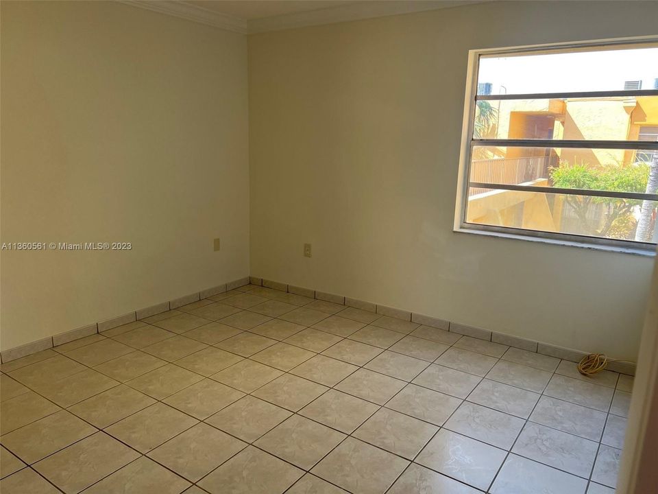 Recently Sold: $220,000 (1 beds, 1 baths, 614 Square Feet)