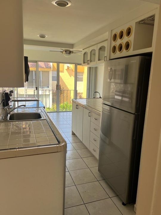Recently Sold: $220,000 (1 beds, 1 baths, 614 Square Feet)