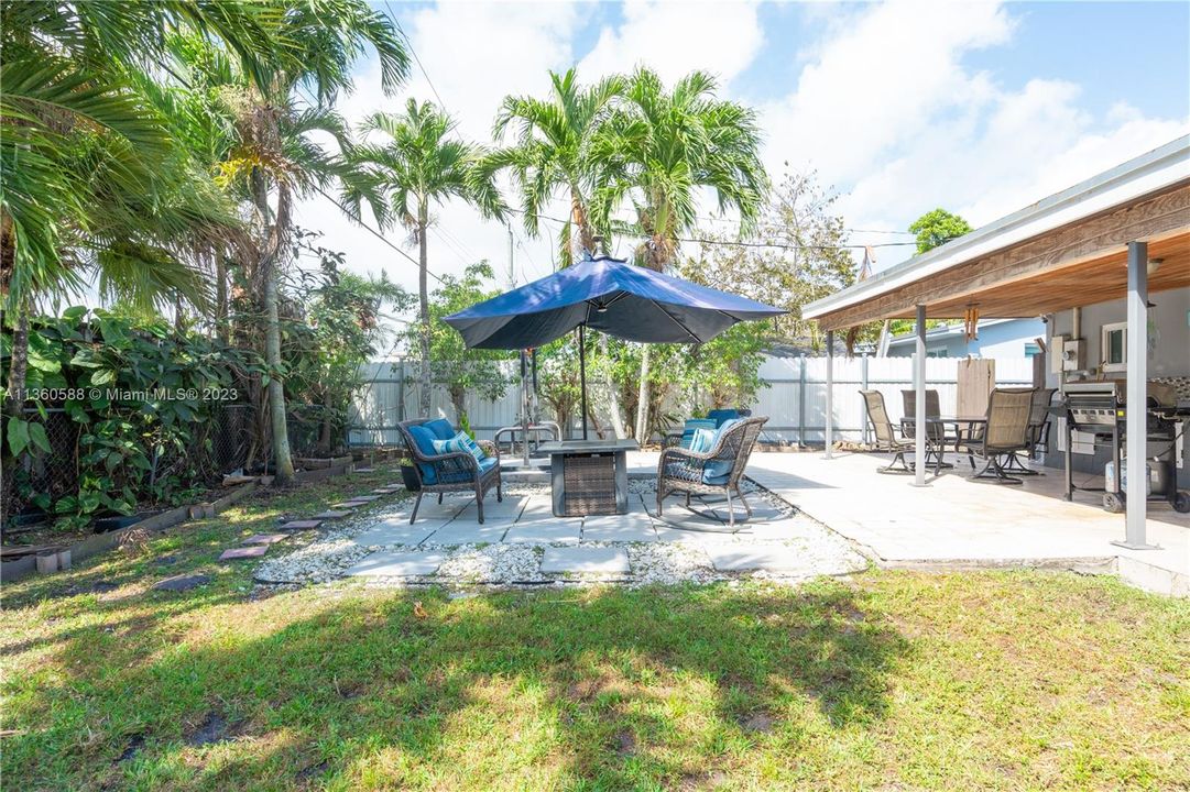 Recently Sold: $650,000 (3 beds, 3 baths, 1496 Square Feet)