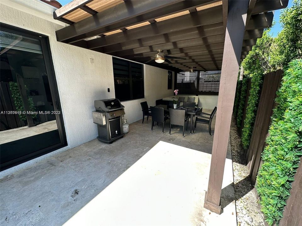 Recently Sold: $670,000 (4 beds, 2 baths, 1755 Square Feet)