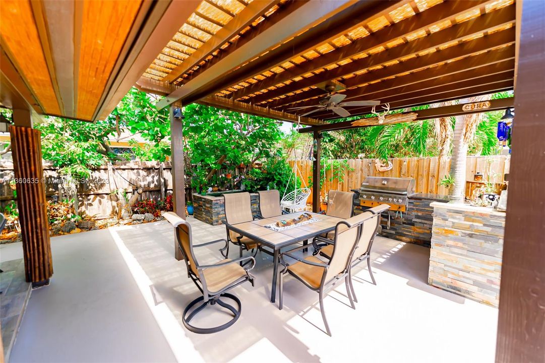 Recently Sold: $589,000 (3 beds, 2 baths, 1426 Square Feet)