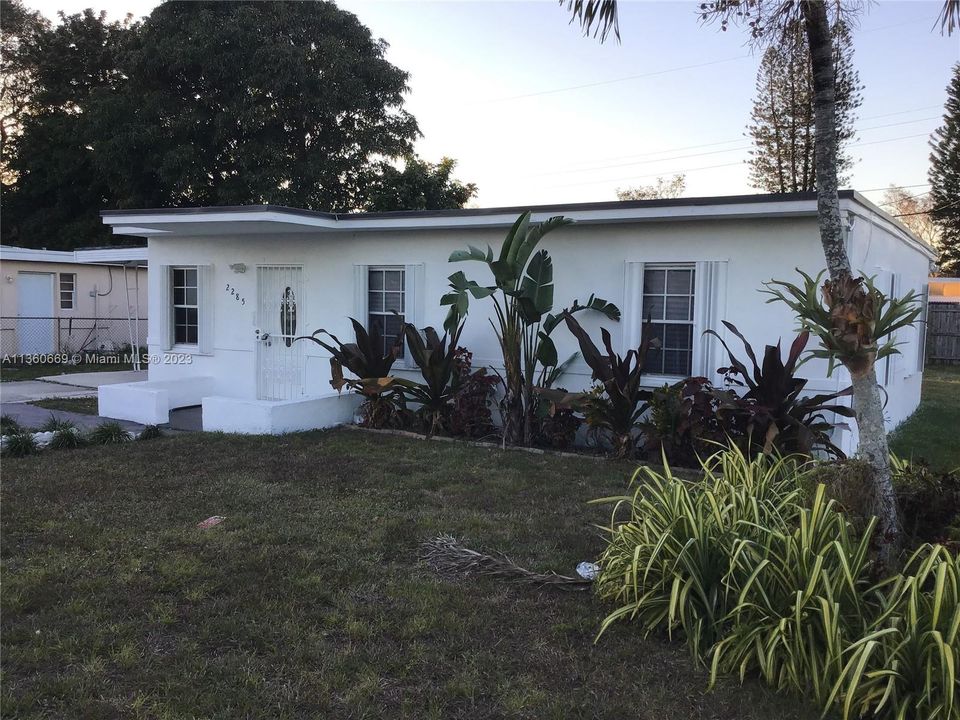 Recently Sold: $349,999 (3 beds, 1 baths, 864 Square Feet)
