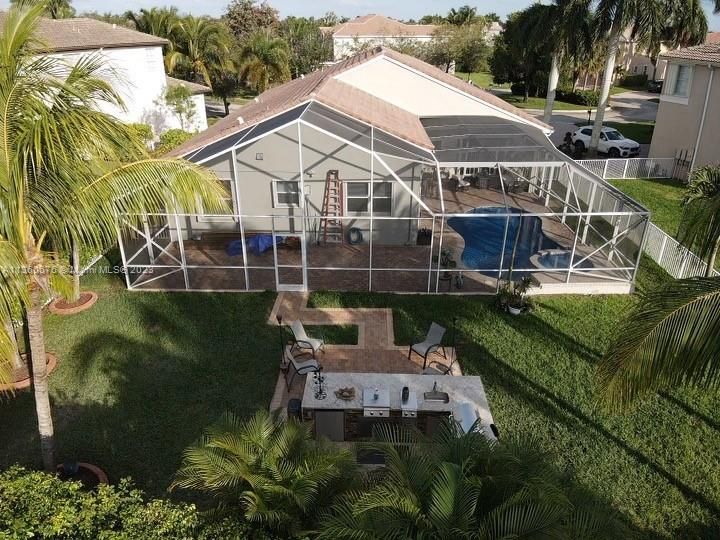 Vendido Recientemente: $1,069,000 (5 camas, 3 baños, 2917 Pies cuadrados)