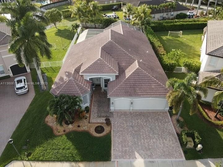 Vendido Recientemente: $1,069,000 (5 camas, 3 baños, 2917 Pies cuadrados)