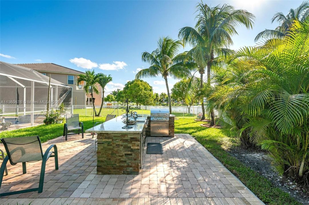 Outdoor Kitchen