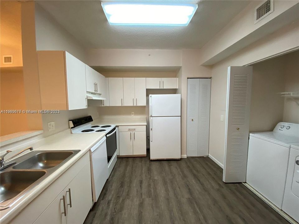 Recently Rented: $2,100 (2 beds, 2 baths, 1183 Square Feet)