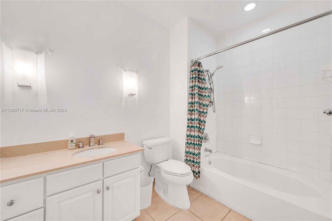 Recently Sold: $375,000 (1 beds, 1 baths, 797 Square Feet)