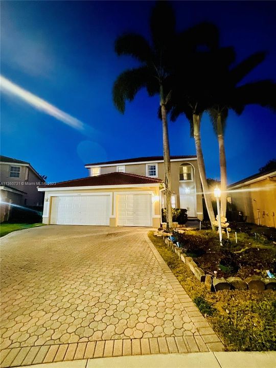 Recently Sold: $760,000 (4 beds, 4 baths, 2940 Square Feet)