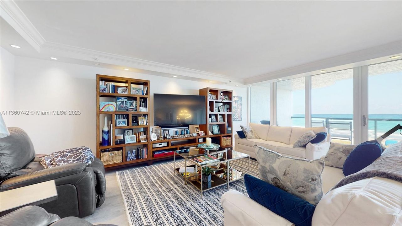 Recently Sold: $2,099,000 (2 beds, 2 baths, 2050 Square Feet)