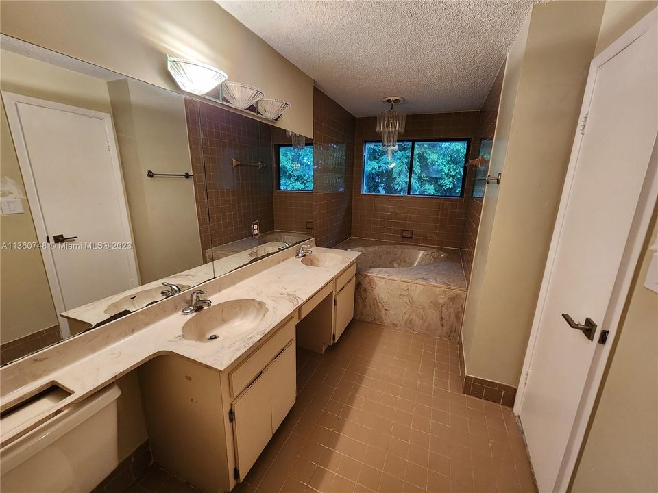 Недавно арендовано: $3,400 (4 спален, 3 ванн, 1640 Квадратных фут)