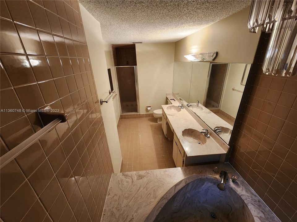 最近租的: $3,400 (4 贝兹, 3 浴室, 1640 平方英尺)