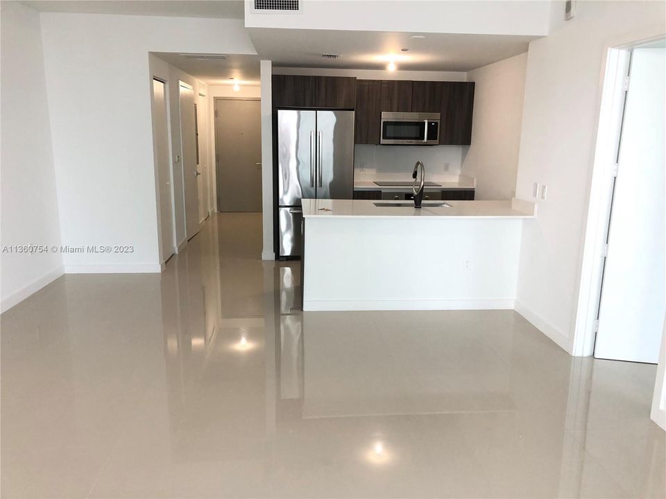 Recently Sold: $549,000 (1 beds, 1 baths, 743 Square Feet)