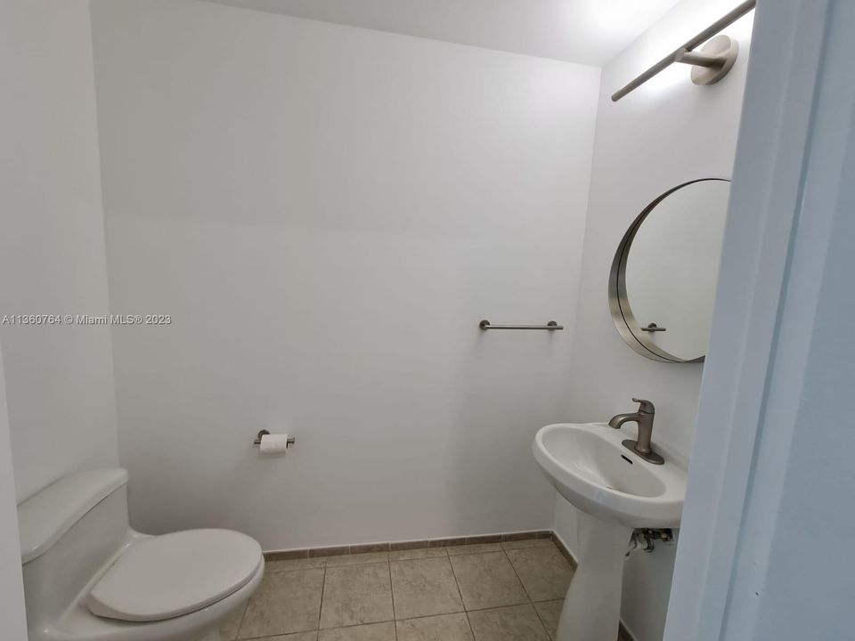 最近租的: $3,300 (1 贝兹, 1 浴室, 873 平方英尺)