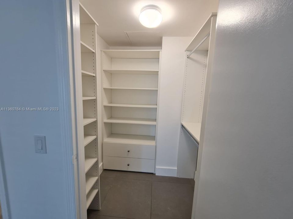 Recently Rented: $3,300 (1 beds, 1 baths, 873 Square Feet)