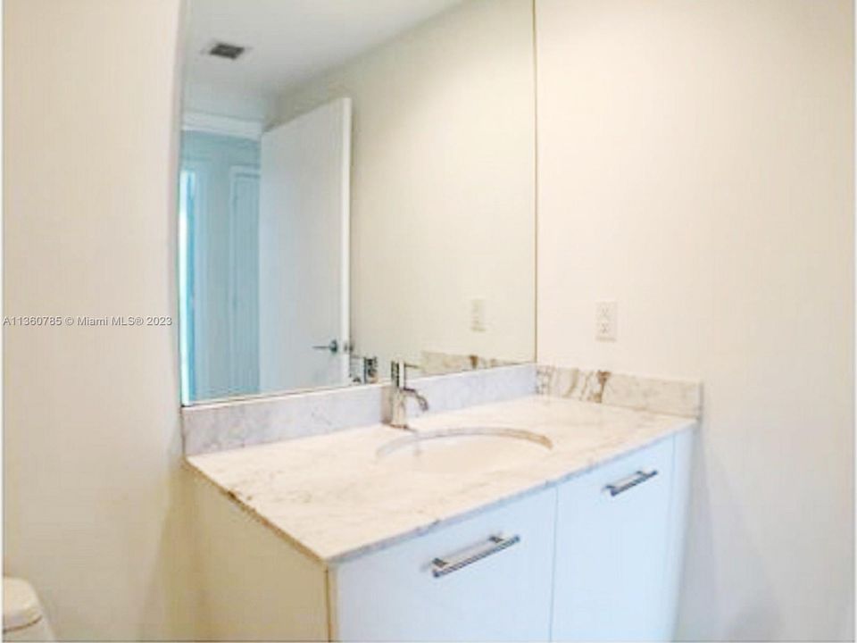 Recently Rented: $3,000 (1 beds, 1 baths, 738 Square Feet)