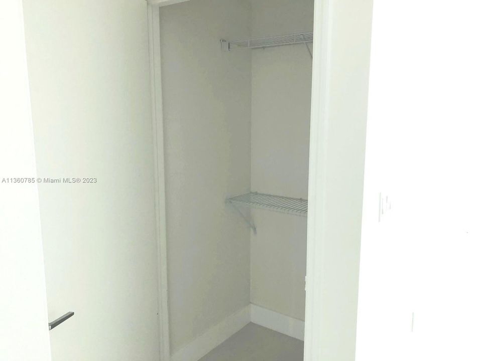 Recently Rented: $3,000 (1 beds, 1 baths, 738 Square Feet)