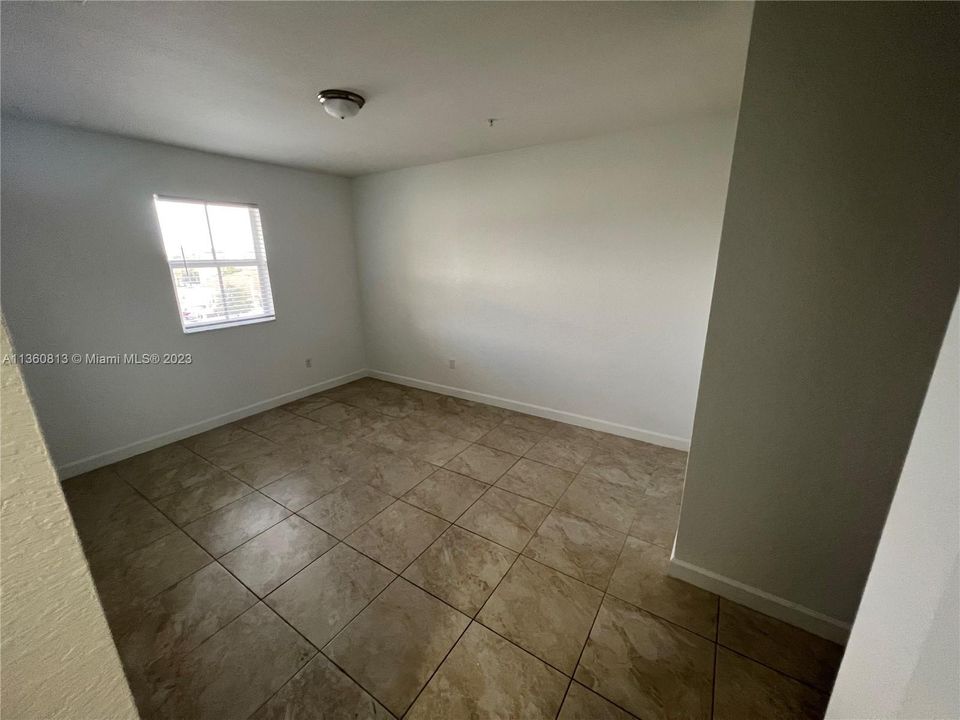 Recently Rented: $2,950 (3 beds, 2 baths, 1338 Square Feet)