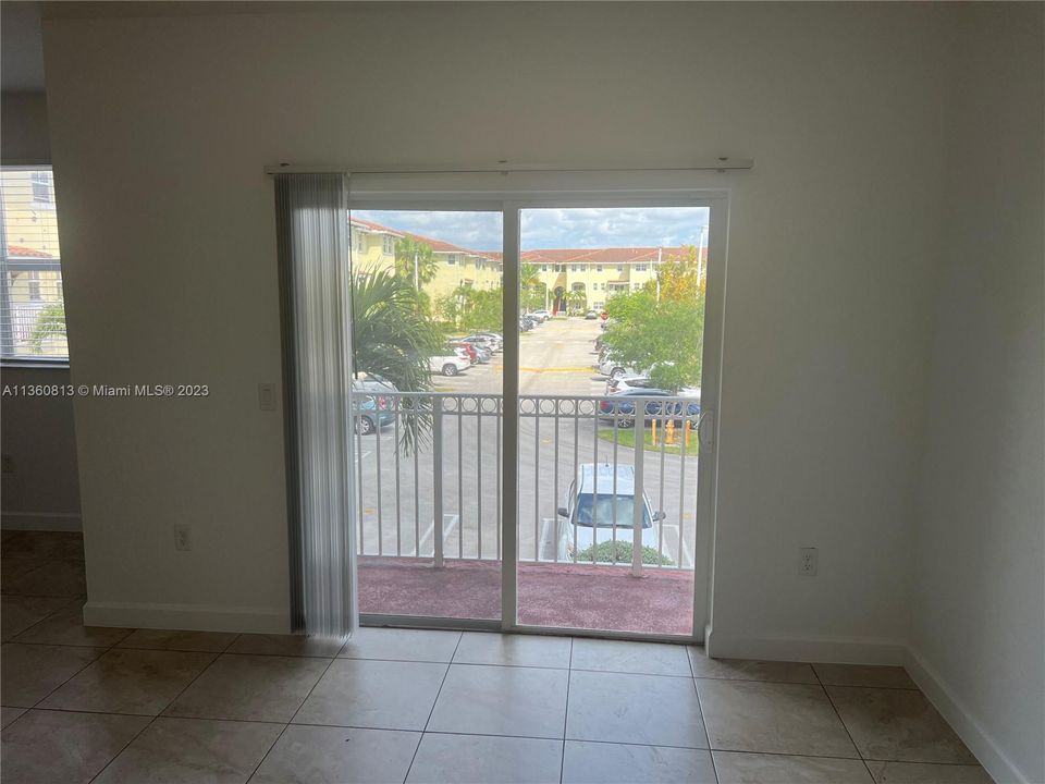 Recently Rented: $2,950 (3 beds, 2 baths, 1338 Square Feet)