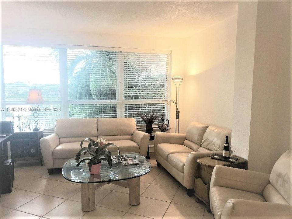 Recently Rented: $2,600 (1 beds, 1 baths, 770 Square Feet)