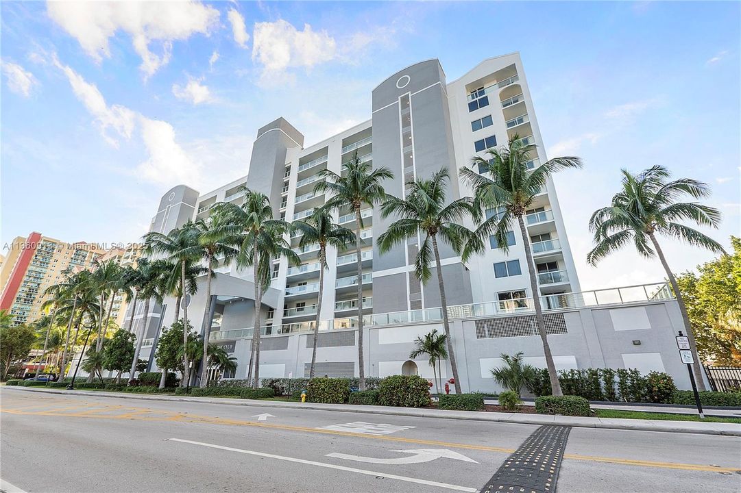 For Rent: $5,500 (2 beds, 2 baths, 1310 Square Feet)