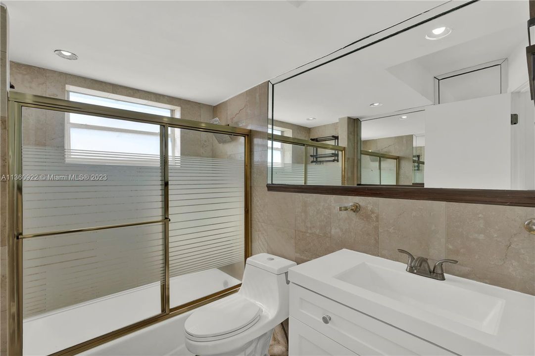 最近售出: $250,000 (1 贝兹, 1 浴室, 653 平方英尺)