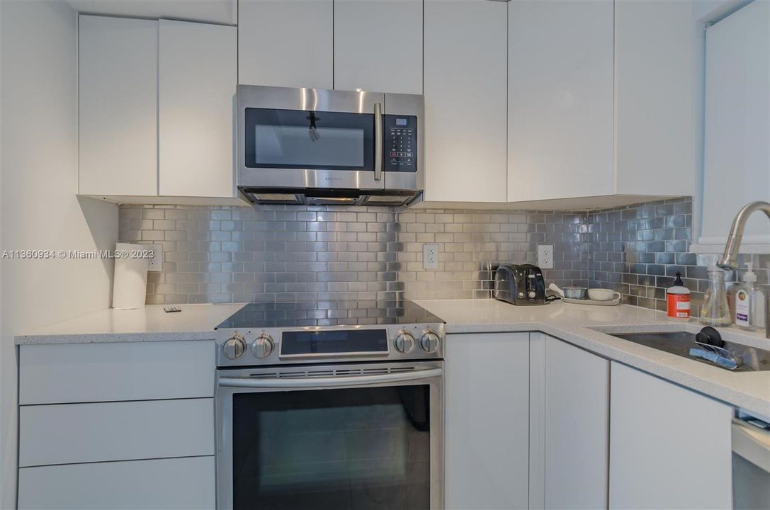 Recently Rented: $2,900 (1 beds, 1 baths, 718 Square Feet)
