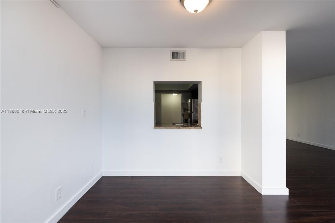 Recently Rented: $2,250 (1 beds, 1 baths, 1075 Square Feet)