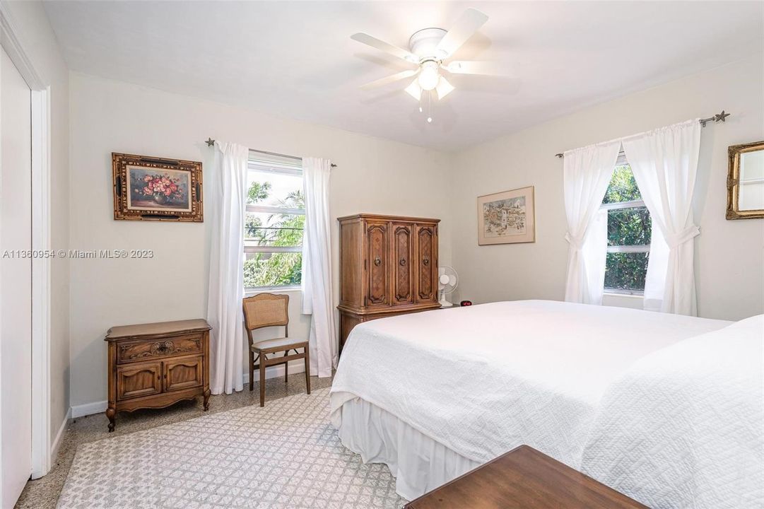 Recently Sold: $450,000 (2 beds, 1 baths, 1118 Square Feet)