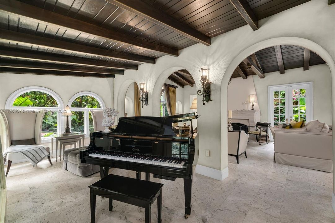 Vendido Recientemente: $6,245,000 (5 camas, 5 baños, 6288 Pies cuadrados)