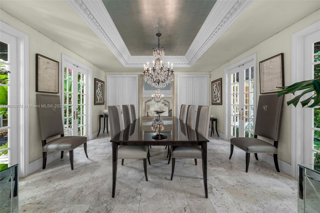 Recently Sold: $6,245,000 (5 beds, 5 baths, 6288 Square Feet)