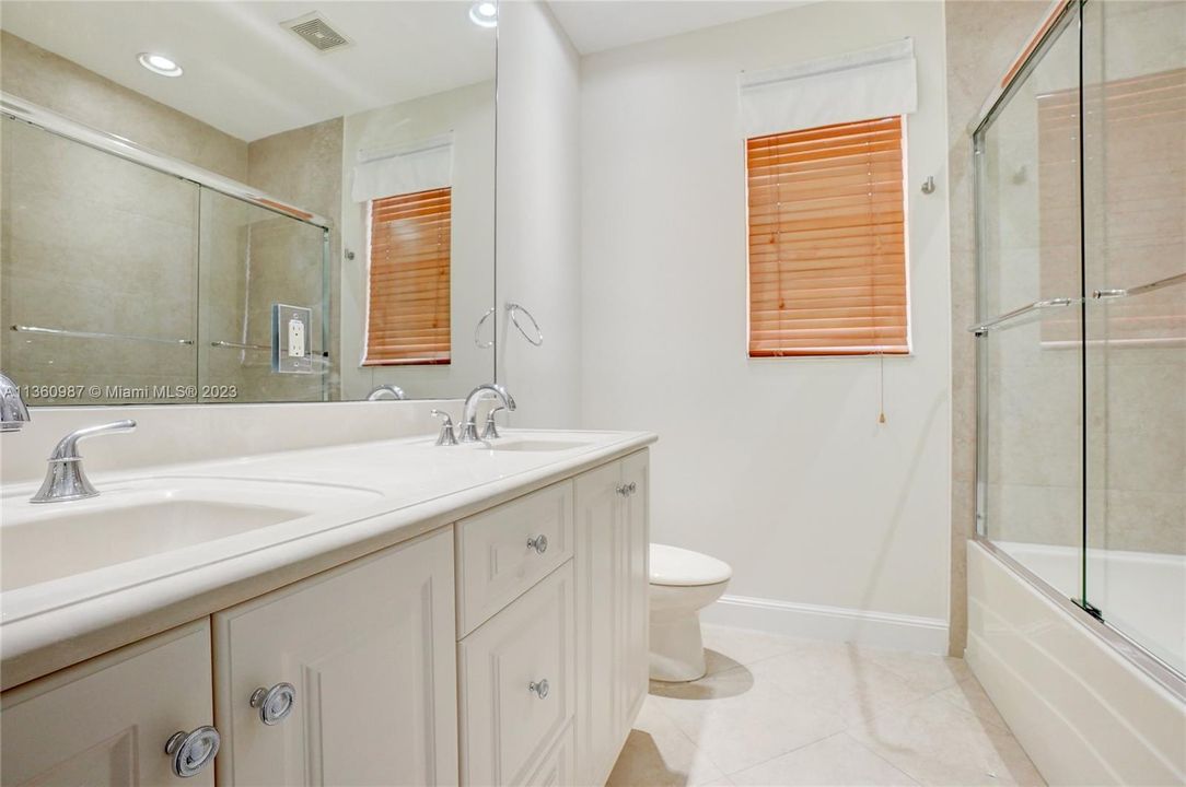 Недавно арендовано: $12,000 (5 спален, 4 ванн, 0 Квадратных фут)