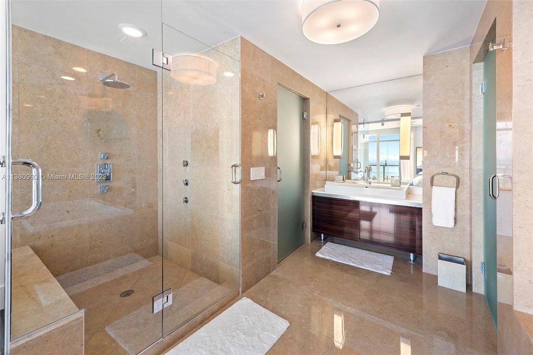 最近售出: $4,525,000 (3 贝兹, 3 浴室, 2326 平方英尺)