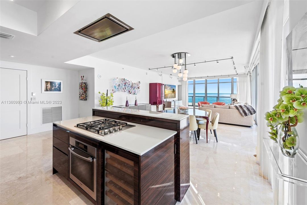 Recently Sold: $4,525,000 (3 beds, 3 baths, 2326 Square Feet)