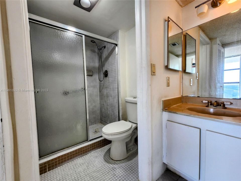 最近售出: $350,000 (2 贝兹, 2 浴室, 1011 平方英尺)